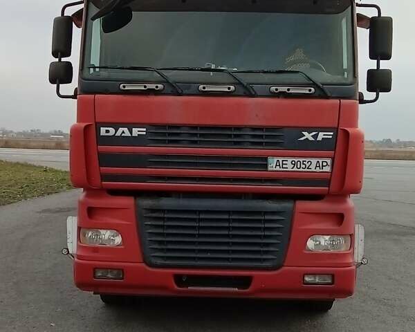 Красный Даф XF 95, объемом двигателя 12.58 л и пробегом 2 тыс. км за 10000 $, фото 3 на Automoto.ua