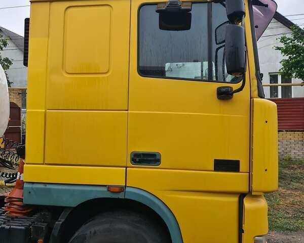 Желтый Даф XF 95, объемом двигателя 12.58 л и пробегом 500 тыс. км за 6500 $, фото 10 на Automoto.ua