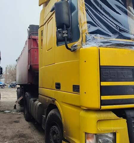 Желтый Даф XF 95, объемом двигателя 12.58 л и пробегом 500 тыс. км за 12400 $, фото 3 на Automoto.ua