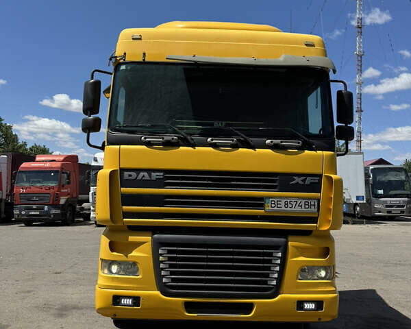 Желтый Даф XF 95, объемом двигателя 12.6 л и пробегом 800 тыс. км за 14000 $, фото 1 на Automoto.ua