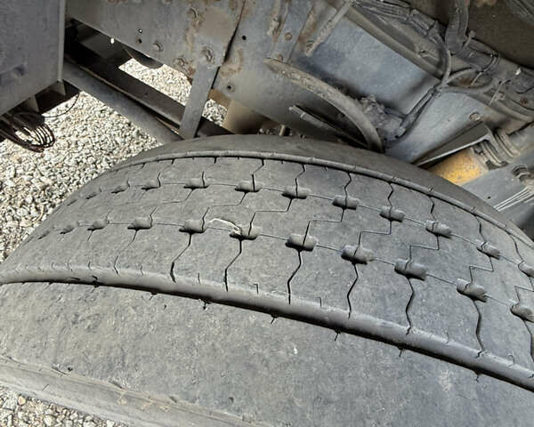 Синий Даф XF 95, объемом двигателя 12.6 л и пробегом 305 тыс. км за 18500 $, фото 3 на Automoto.ua