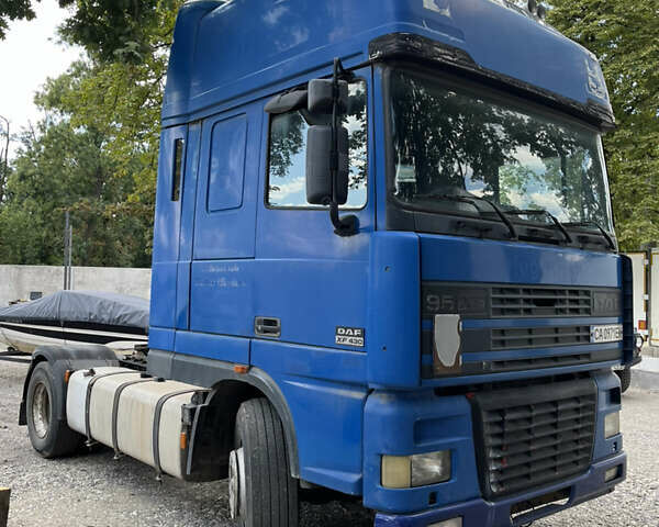 Синий Даф XF 95, объемом двигателя 12.58 л и пробегом 400 тыс. км за 5350 $, фото 1 на Automoto.ua
