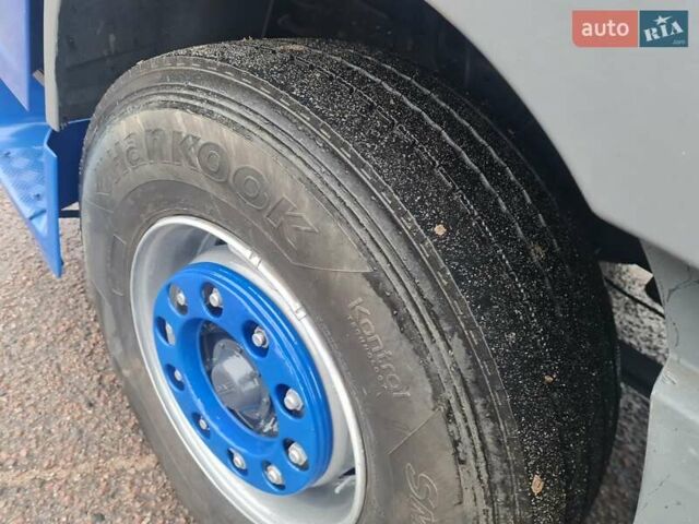 Синий Даф XF 95, объемом двигателя 12.9 л и пробегом 999 тыс. км за 8999 $, фото 3 на Automoto.ua