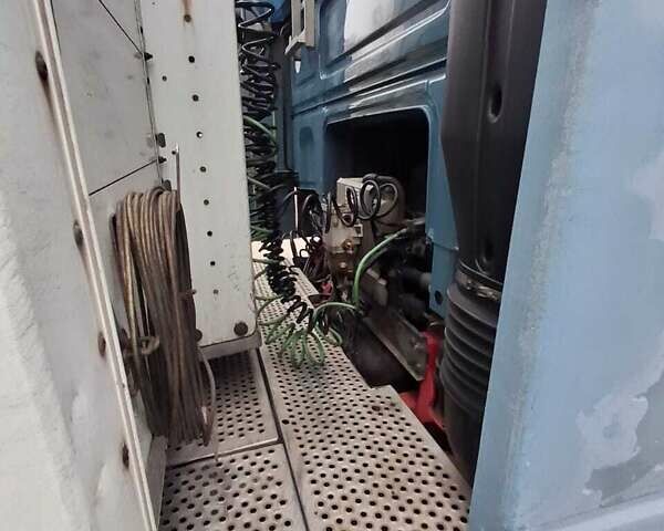 Синий Даф XF 95, объемом двигателя 12.58 л и пробегом 680 тыс. км за 15000 $, фото 4 на Automoto.ua