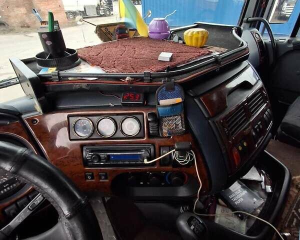 Синий Даф XF 95, объемом двигателя 12.58 л и пробегом 680 тыс. км за 15000 $, фото 5 на Automoto.ua