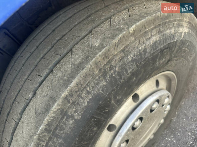 Синий Даф XF 95, объемом двигателя 12.58 л и пробегом 180 тыс. км за 12000 $, фото 1 на Automoto.ua