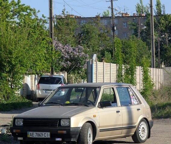 Бежевый Дайхатсу Шарада, объемом двигателя 1 л и пробегом 190 тыс. км за 774 $, фото 1 на Automoto.ua