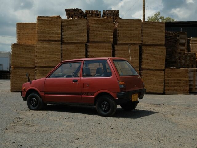 Красный Дайхатсу Мира, объемом двигателя 0 л и пробегом 1000 тыс. км за 1400 $, фото 1 на Automoto.ua