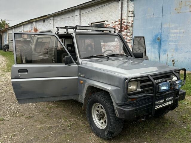Серый Дайхатсу Роки, объемом двигателя 2.8 л и пробегом 300 тыс. км за 5500 $, фото 2 на Automoto.ua