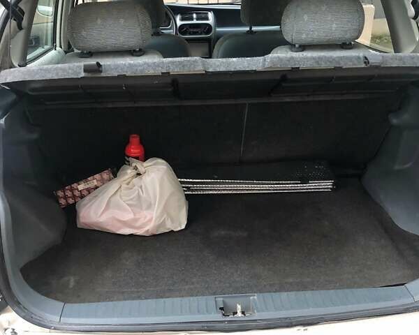 Білий Дайхатсу Sirion, об'ємом двигуна 1 л та пробігом 166 тис. км за 3300 $, фото 6 на Automoto.ua