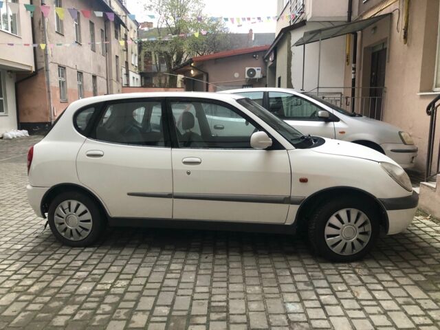 Білий Дайхатсу Sirion, об'ємом двигуна 1 л та пробігом 166 тис. км за 3300 $, фото 2 на Automoto.ua