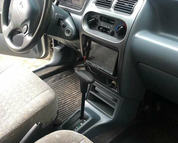 Білий Дайхатсу Sirion, об'ємом двигуна 1 л та пробігом 166 тис. км за 3300 $, фото 4 на Automoto.ua