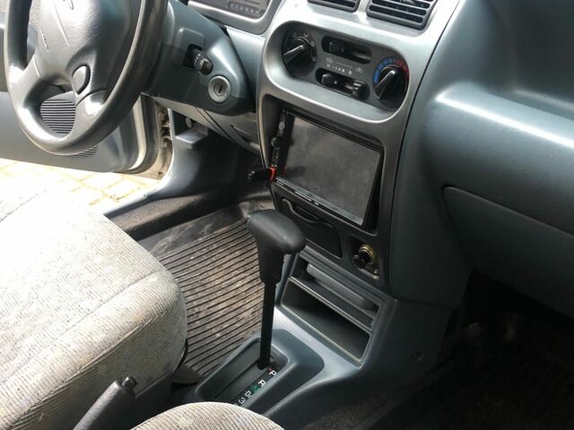 Білий Дайхатсу Sirion, об'ємом двигуна 1 л та пробігом 166 тис. км за 3300 $, фото 4 на Automoto.ua