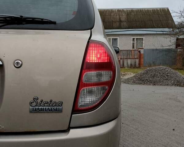 Бежевый Дайхатсу Сирион, объемом двигателя 0.99 л и пробегом 290 тыс. км за 1900 $, фото 4 на Automoto.ua