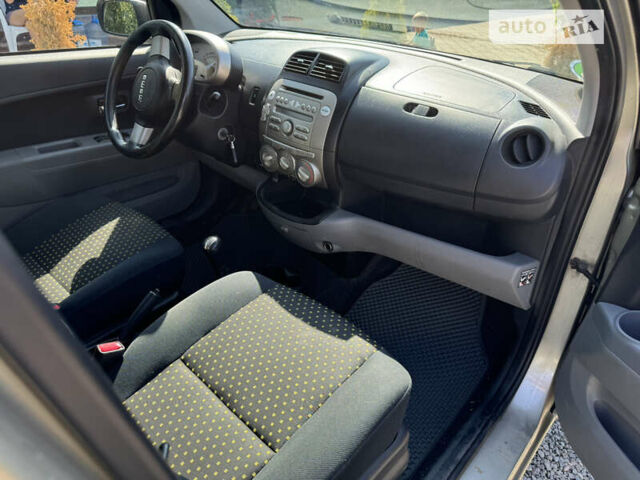 Бежевий Дайхатсу Sirion, об'ємом двигуна 1.3 л та пробігом 300 тис. км за 3900 $, фото 8 на Automoto.ua