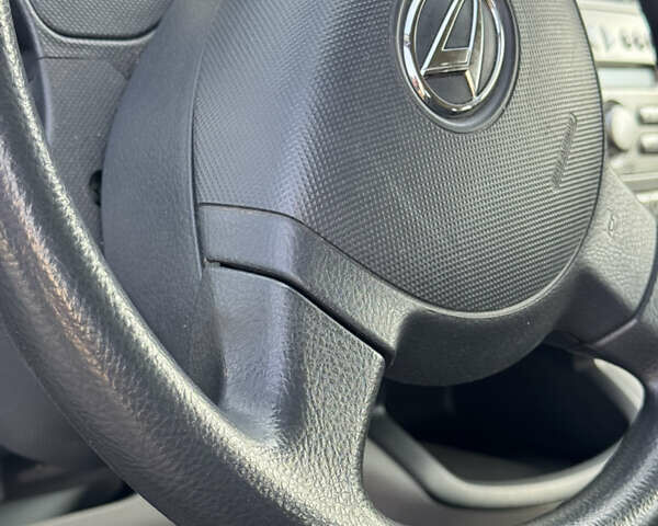 Чорний Дайхатсу Sirion, об'ємом двигуна 1 л та пробігом 116 тис. км за 4200 $, фото 17 на Automoto.ua