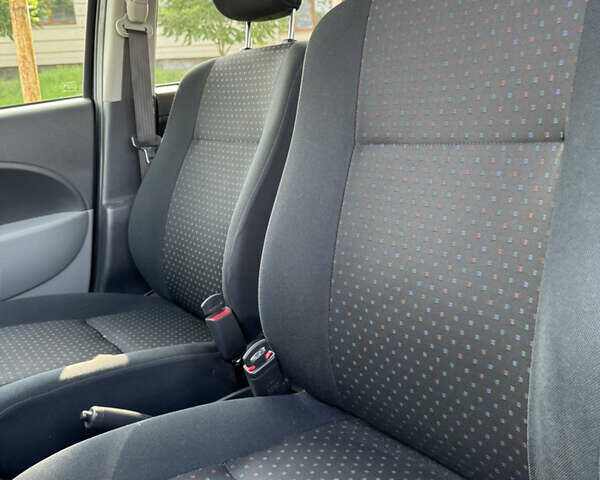 Чорний Дайхатсу Sirion, об'ємом двигуна 1 л та пробігом 116 тис. км за 5299 $, фото 21 на Automoto.ua