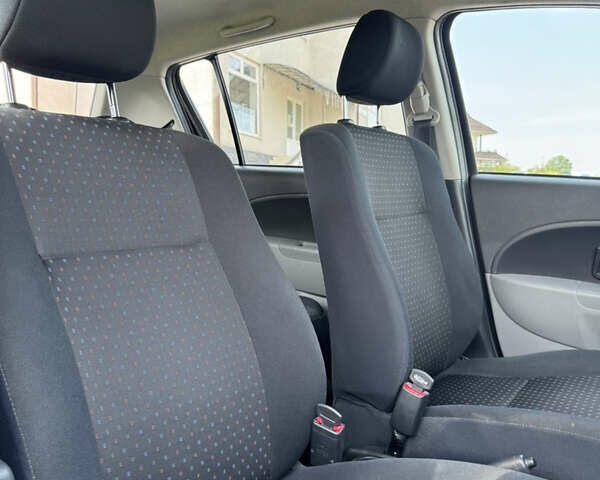 Чорний Дайхатсу Sirion, об'ємом двигуна 1 л та пробігом 116 тис. км за 5299 $, фото 30 на Automoto.ua