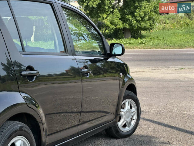Чорний Дайхатсу Sirion, об'ємом двигуна 1 л та пробігом 116 тис. км за 5299 $, фото 9 на Automoto.ua