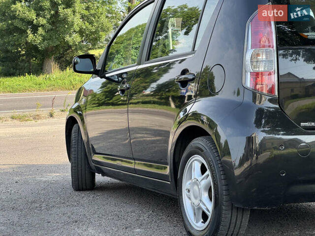 Чорний Дайхатсу Sirion, об'ємом двигуна 1 л та пробігом 116 тис. км за 5299 $, фото 7 на Automoto.ua