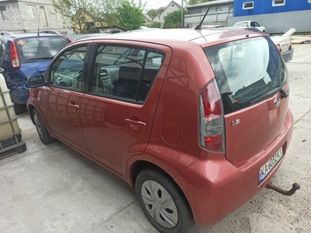 Червоний Дайхатсу Sirion, об'ємом двигуна 1.3 л та пробігом 221 тис. км за 3690 $, фото 2 на Automoto.ua