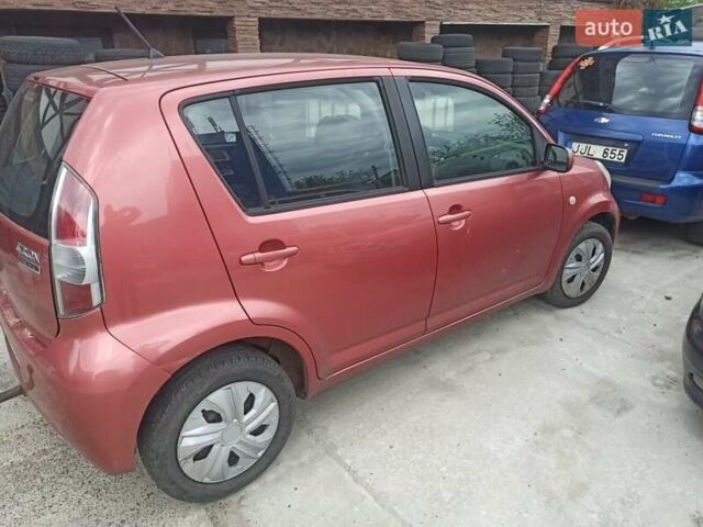 Червоний Дайхатсу Sirion, об'ємом двигуна 1.3 л та пробігом 221 тис. км за 3690 $, фото 6 на Automoto.ua