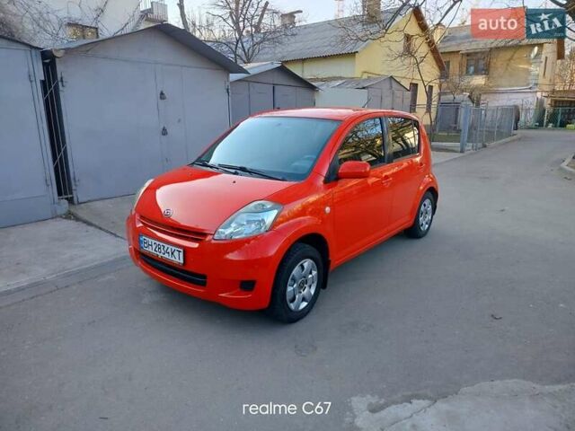 Червоний Дайхатсу Sirion, об'ємом двигуна 1.3 л та пробігом 160 тис. км за 5000 $, фото 1 на Automoto.ua