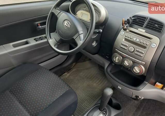 Красный Дайхатсу Сирион, объемом двигателя 1.3 л и пробегом 187 тыс. км за 5700 $, фото 45 на Automoto.ua