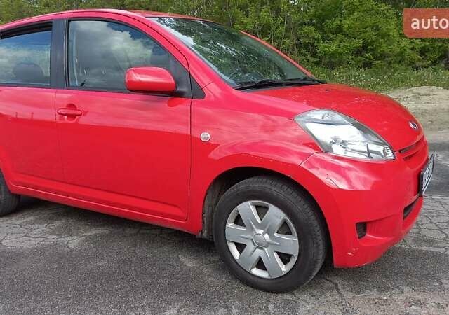 Красный Дайхатсу Сирион, объемом двигателя 1.3 л и пробегом 187 тыс. км за 5700 $, фото 58 на Automoto.ua