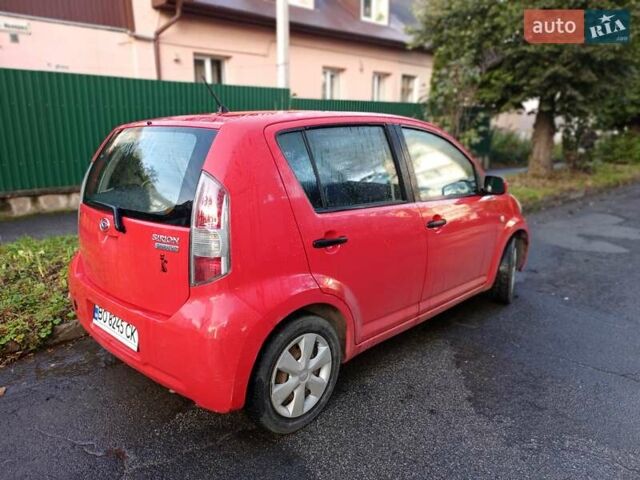Червоний Дайхатсу Sirion, об'ємом двигуна 1.3 л та пробігом 251 тис. км за 4100 $, фото 4 на Automoto.ua