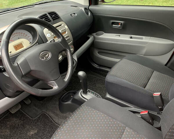 Червоний Дайхатсу Sirion, об'ємом двигуна 1.3 л та пробігом 115 тис. км за 7800 $, фото 7 на Automoto.ua