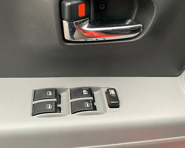Червоний Дайхатсу Sirion, об'ємом двигуна 1.3 л та пробігом 115 тис. км за 7800 $, фото 8 на Automoto.ua