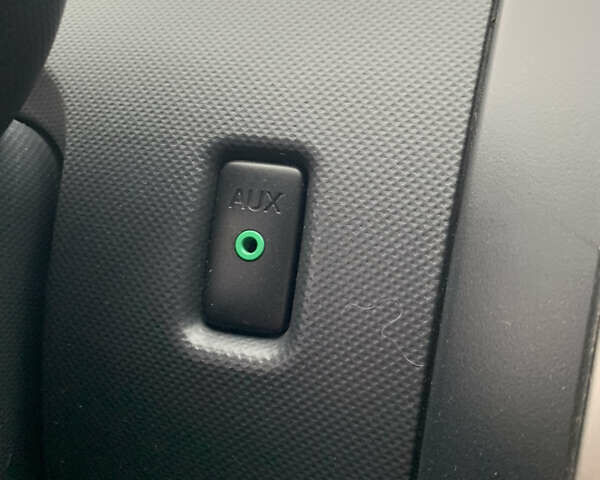 Червоний Дайхатсу Sirion, об'ємом двигуна 1.3 л та пробігом 115 тис. км за 7800 $, фото 11 на Automoto.ua