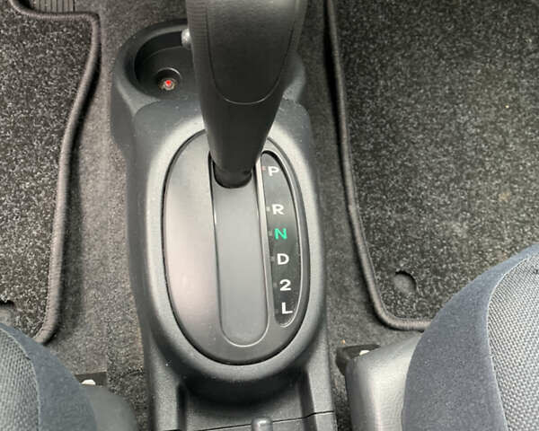 Червоний Дайхатсу Sirion, об'ємом двигуна 1.3 л та пробігом 115 тис. км за 7800 $, фото 13 на Automoto.ua