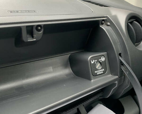 Червоний Дайхатсу Sirion, об'ємом двигуна 1.3 л та пробігом 115 тис. км за 7800 $, фото 26 на Automoto.ua