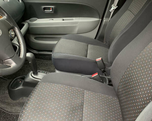 Червоний Дайхатсу Sirion, об'ємом двигуна 1.3 л та пробігом 115 тис. км за 7800 $, фото 16 на Automoto.ua