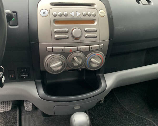 Червоний Дайхатсу Sirion, об'ємом двигуна 1.3 л та пробігом 115 тис. км за 7800 $, фото 12 на Automoto.ua