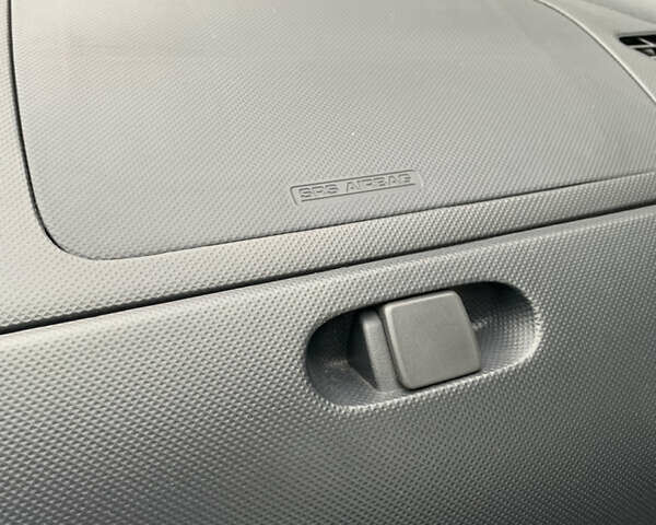 Червоний Дайхатсу Sirion, об'ємом двигуна 1.3 л та пробігом 115 тис. км за 7800 $, фото 23 на Automoto.ua