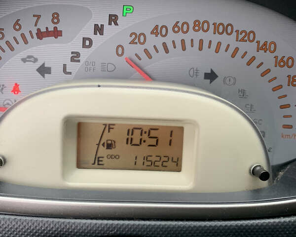Червоний Дайхатсу Sirion, об'ємом двигуна 1.3 л та пробігом 115 тис. км за 7800 $, фото 10 на Automoto.ua