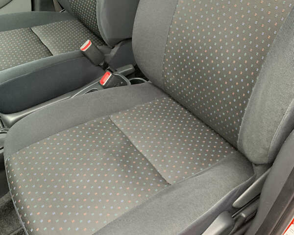 Червоний Дайхатсу Sirion, об'ємом двигуна 1.3 л та пробігом 115 тис. км за 7800 $, фото 15 на Automoto.ua