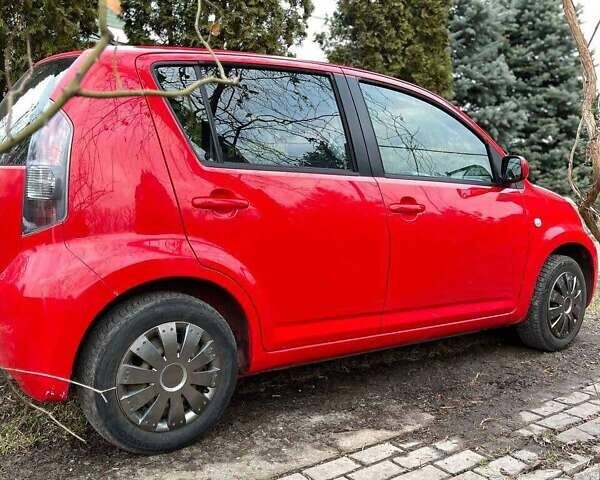 Червоний Дайхатсу Sirion, об'ємом двигуна 1 л та пробігом 118 тис. км за 5000 $, фото 3 на Automoto.ua