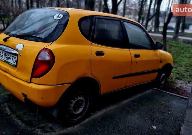 Желтый Дайхатсу Сирион, объемом двигателя 1 л и пробегом 220 тыс. км за 1700 $, фото 4 на Automoto.ua