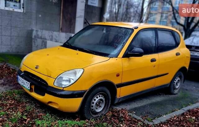Желтый Дайхатсу Сирион, объемом двигателя 1 л и пробегом 220 тыс. км за 1700 $, фото 2 на Automoto.ua