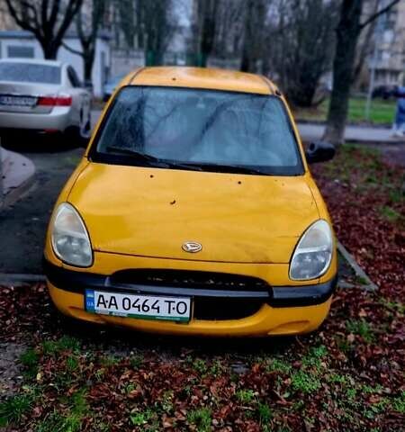 Желтый Дайхатсу Сирион, объемом двигателя 1 л и пробегом 220 тыс. км за 1700 $, фото 5 на Automoto.ua