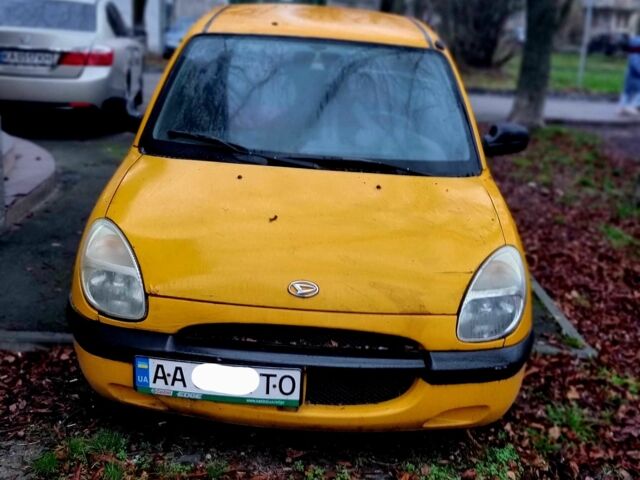 Желтый Дайхатсу Сирион, объемом двигателя 1 л и пробегом 220 тыс. км за 1700 $, фото 4 на Automoto.ua