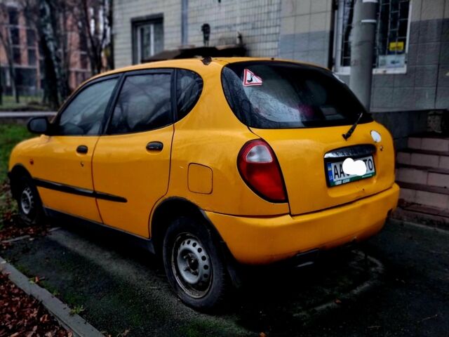 Желтый Дайхатсу Сирион, объемом двигателя 1 л и пробегом 220 тыс. км за 1700 $, фото 3 на Automoto.ua