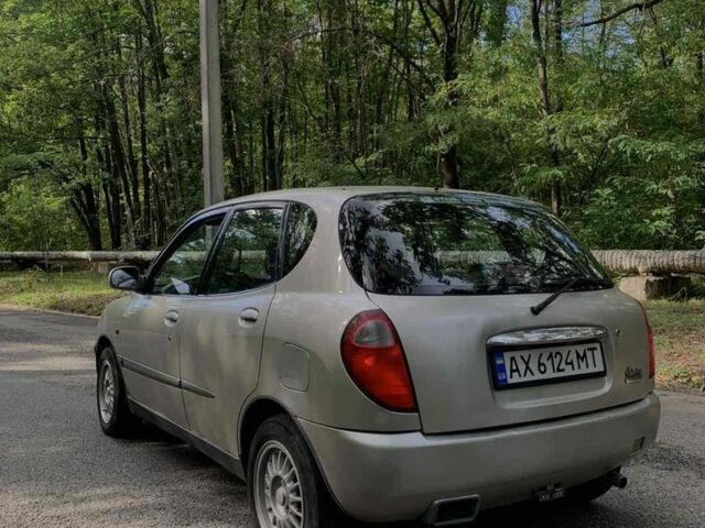 Сірий Дайхатсу Sirion, об'ємом двигуна 1 л та пробігом 200 тис. км за 2600 $, фото 2 на Automoto.ua