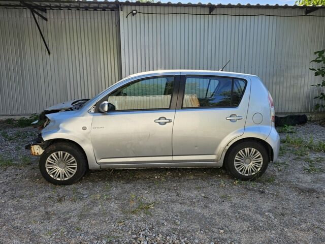 Сірий Дайхатсу Sirion, об'ємом двигуна 1.3 л та пробігом 180 тис. км за 1900 $, фото 7 на Automoto.ua
