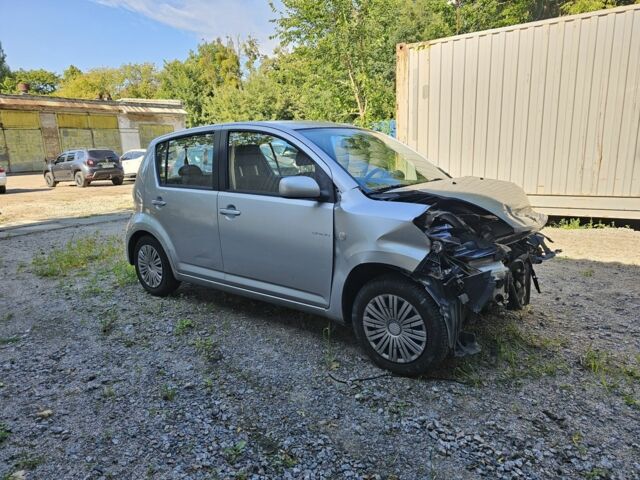 Сірий Дайхатсу Sirion, об'ємом двигуна 1.3 л та пробігом 180 тис. км за 1900 $, фото 1 на Automoto.ua