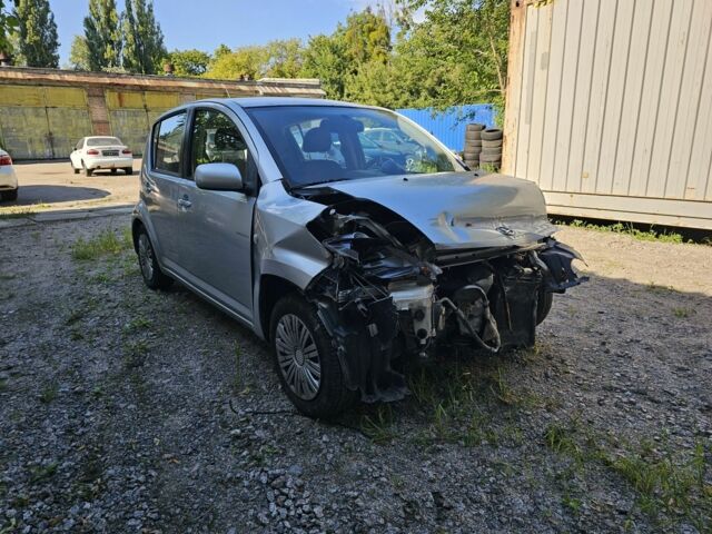 Сірий Дайхатсу Sirion, об'ємом двигуна 1.3 л та пробігом 180 тис. км за 1900 $, фото 2 на Automoto.ua
